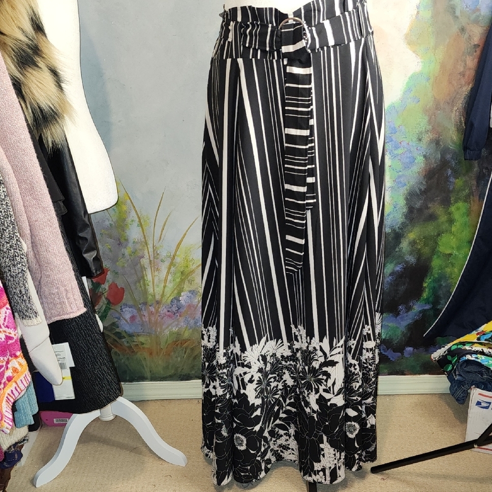 New York & Company Black and White Midi Pencil Skirt with Pleats for Cocktail